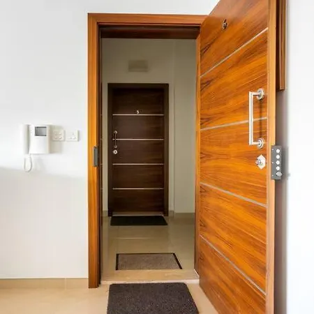 Exquisite 2-Bedroom Seafront Apartment In Spinola Bay San Ġiljan Exterior foto