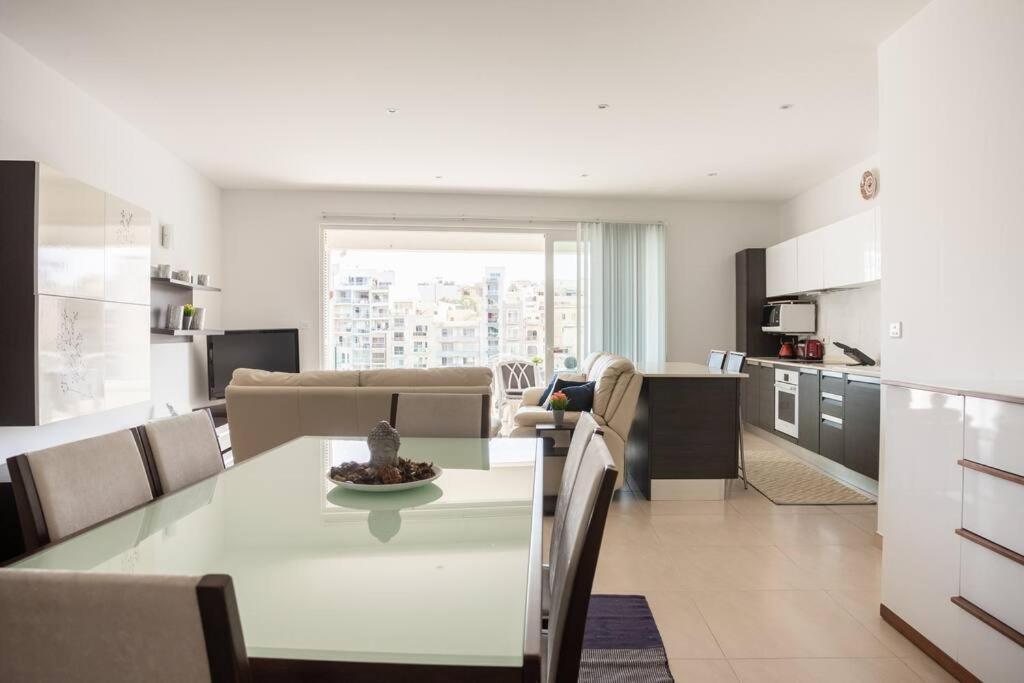 Exquisite 2-bedroom Seafront In Spinola Bay Appartement San Ġiljan